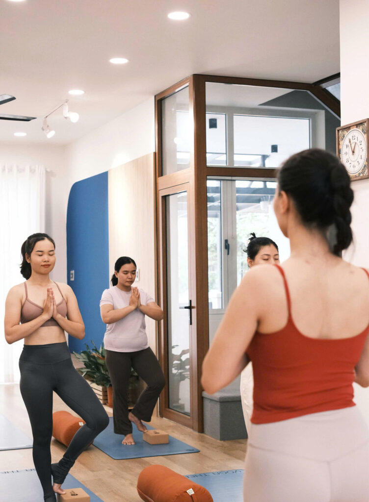 Giáo viên Yoga trị liệu thanh thảo